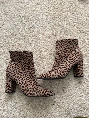 GUESS Leopard Print Pointed Toe Ankle Boots - Brown & Black